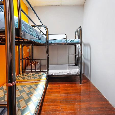 Spot On 90610 Loft Waterfront Hotel Kuching Kültér fotó