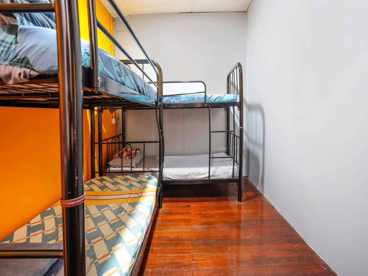Spot On 90610 Loft Waterfront Hotel Kuching Kültér fotó